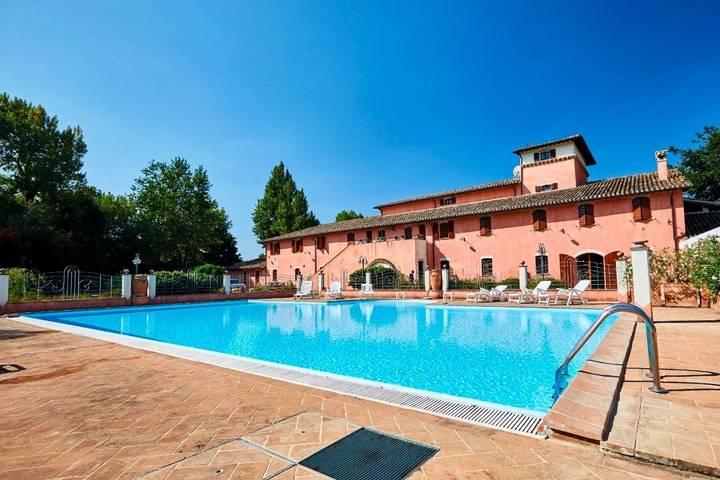 Agriturismo per 2 persone, con piscina e giardino in Spoleto