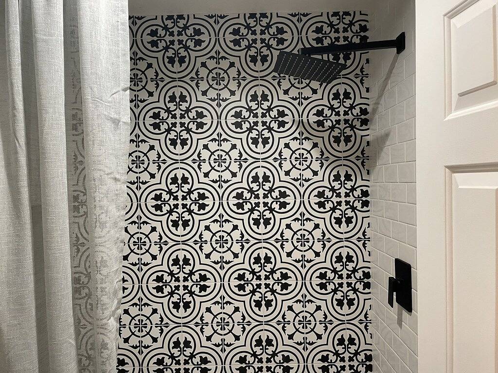 Eden Retreat - Rest & Relax with a soothing spa! 3King, 1Queen & 1 Airbed in Redding, Shasta County