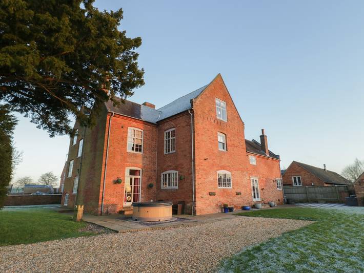 Cottage for 20 people, with garden - 1