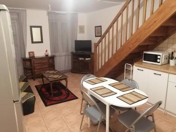 Gîte pour 4 personnes, avec balcon à Saint-Julien-Molin-Molette
