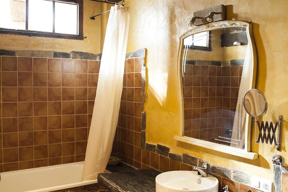 Casa rural (alquiler íntegro) Orgullo Rural para 14 personas in Bermellar, Parque Natural de las Arribes del Duero