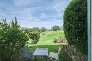 Gîte pour 2 personnes, avec terrasse ainsi que vue et jardin à La Motte