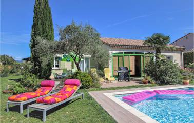 Gîte pour 6 personnes, avec jardin et terrasse à Montélimar