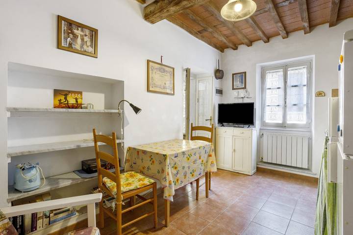 Casa Vacanze 'Michelangelo 2 Adulti 2 Bambini' con Terrazza Privata, Wi-Fi e Aria Condizionata in Pietrasanta, Riviera Toscana