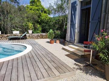 Gîte pour 2 personnes, avec vue ainsi que jardin et piscine à Albas