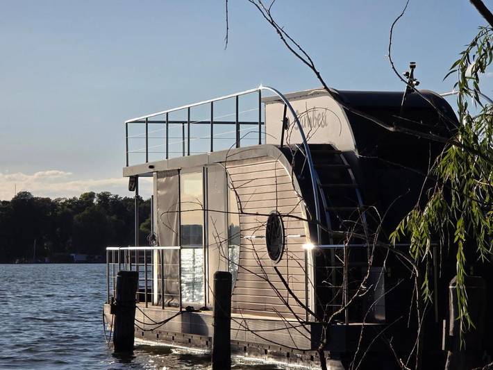 Boot für 5 Personen, mit Terrasse und Garten sowie Ausblick und Seeblick in Königs Wusterhausen