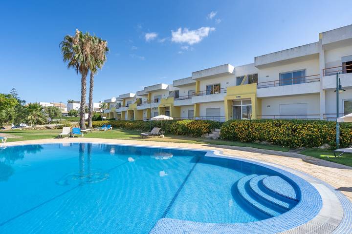 Entire apartment, Apartment 'Santa Teresinha A' with Shared Pool, Wi-Fi and Air Conditioning in Montes de Alvor, Alvor