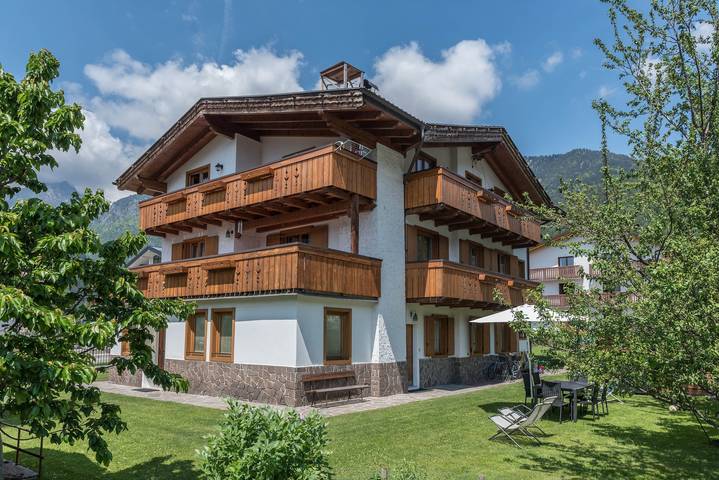 Ganze Wohnung, Ferienwohnung Adamello Casa Lucia – Bergblick, Garten & Parkplatz in Pinzolo, Comune di Pinzolo