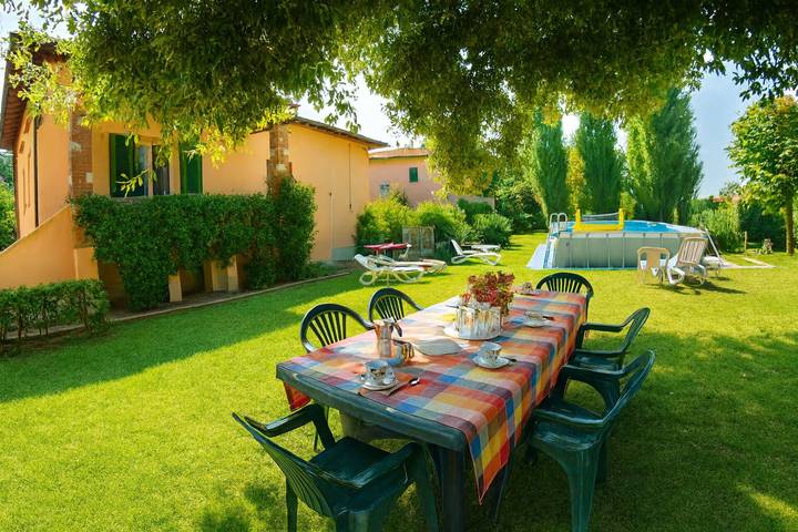 Agriturismo per 10 persone, con piscina, con animali domestici a Buti