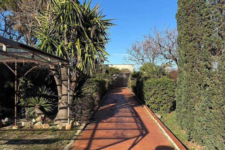 Panoramic villa surrounded by greenery with private access to the sea in Tonnara di Bonagia, Erice