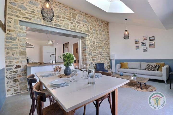 Gîte pour 4 personnes, avec Terrasse ainsi que Jardin et Vue à Saint-Georges-de-Chesné