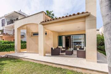 Villa in Playa del Port de Pollença, Pollença für 8 