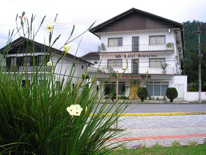 Pousadas para 4 pessoas, com balcão e piscina em Pomerode