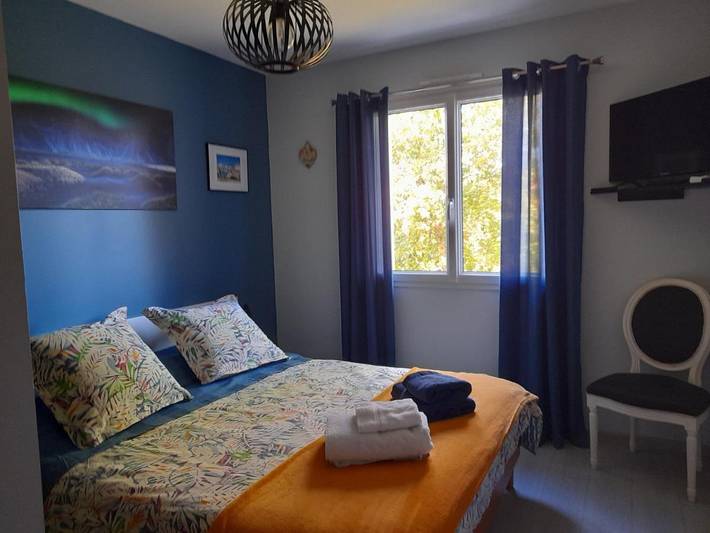 Chambre d’hôte pour 3 personnes, avec vue et jardin