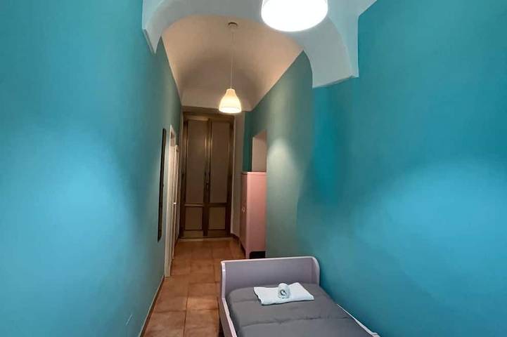 Entire apartment, Close to Naples, Pompeii and 100 meters from boarding to Capri, Amalfi and Positano in Torre del Greco, Vesuvio National Park