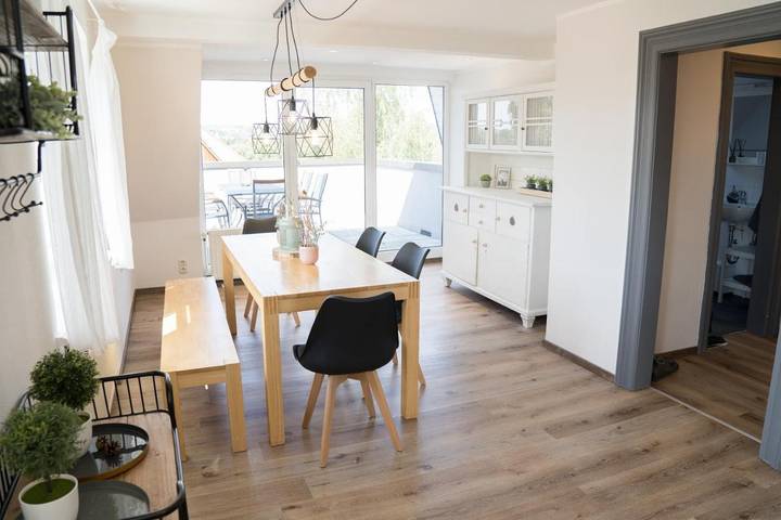 Ferienwohnung für 6 Personen, mit Balkon und Terrasse sowie Garten und Ausblick