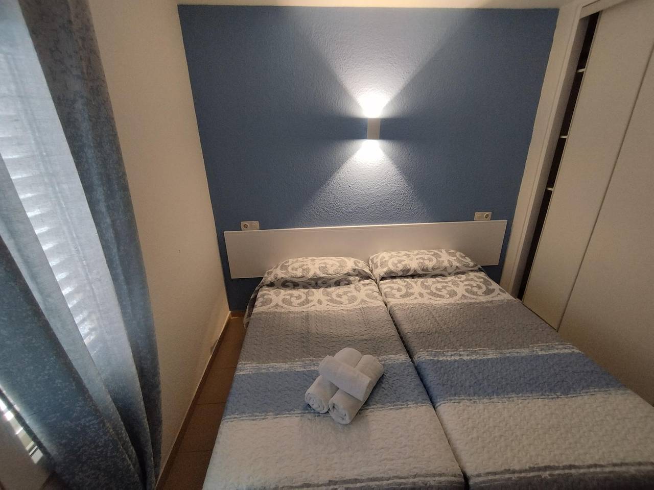 Ganze Wohnung, Apartment am Strand in Lloret de Mar mit Schlafzimmer und Wohnzimmer für 4 Pers. in Central Lloret de Mar, Lloret de Mar