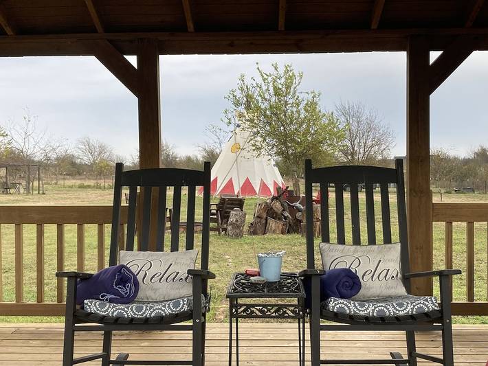 Glamping for 4 people, with hot tub and yard as well as terrace in Texas