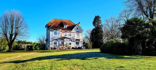 Cottage pour 8 personnes, avec vue ainsi que balcon et piscine à Gurs