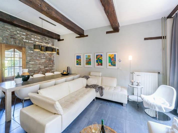 Vakantiewoning voor 10 personen, with Terras and Tuin as well as Zwembad in Eijsden