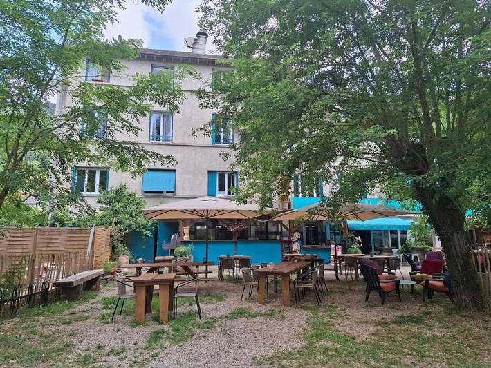 Location de vacances pour 2 personnes, avec jardin ainsi que vue et terrasse à Cassaniouze - 2