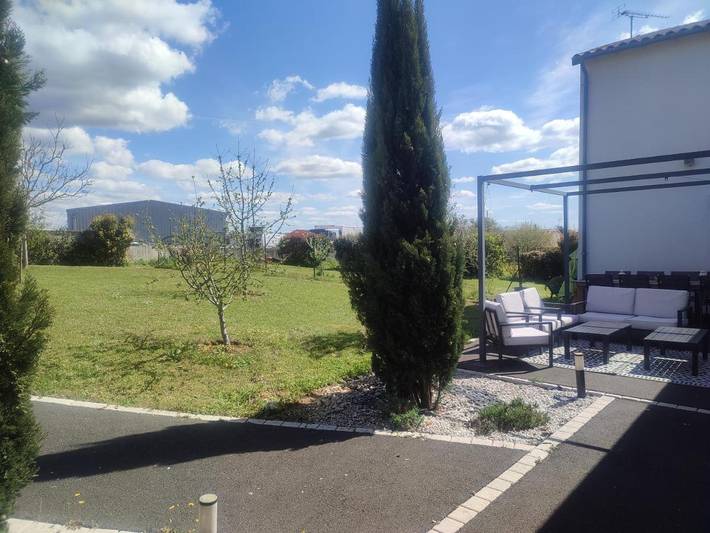 Location de vacances pour 10 personnes, avec terrasse et vue à Saint-Georges-lès-Baillargeaux - 3