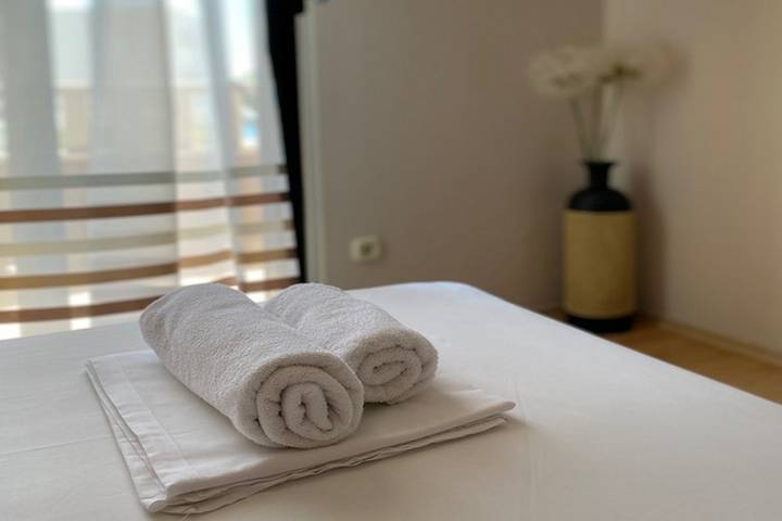 Apartament wakacyjny dla 4 osób, z balkon/ taras i basen w Promajna