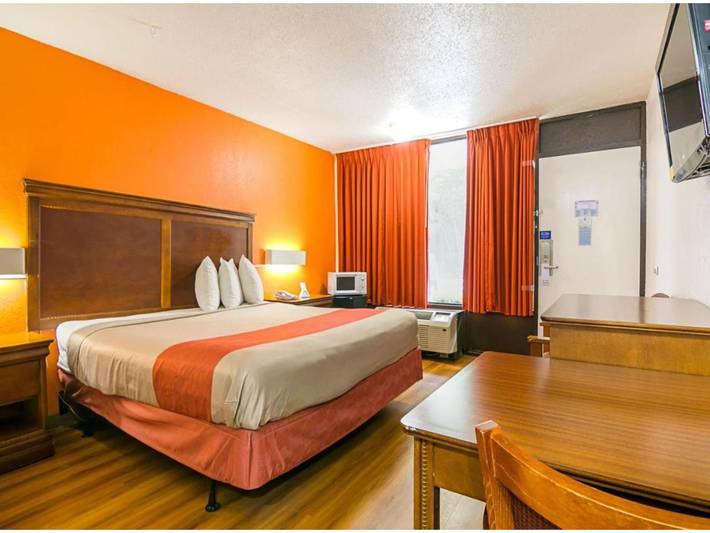Apartamento entero, 1 cama king size | Bañera accesible para personas con movilidad reducida, Nsmk in Conyers, Condado de Rockdale (Georgia)