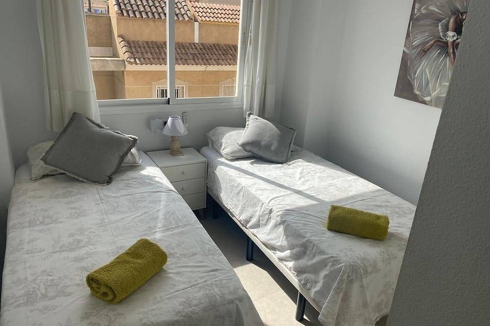 Entire apartment, Well Equipped 2 Bed Penthouse with Solarium close to beach and local amenities in Pueblo Patricia, Los Alcázares