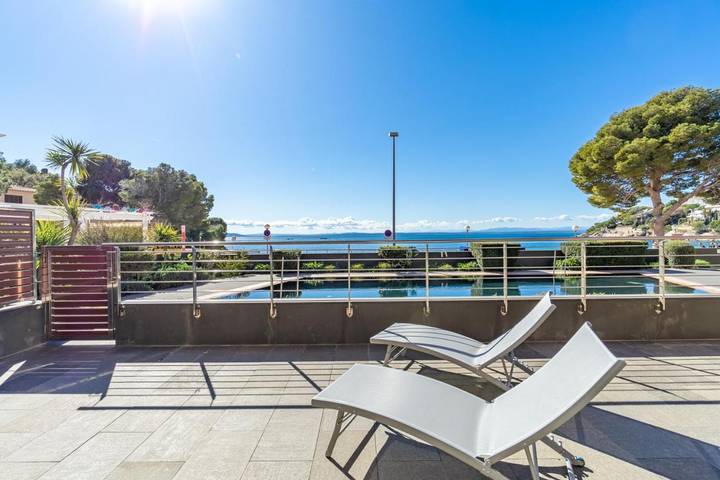 Appartement de vacances pour 4 personnes, avec vue ainsi que piscine et terrasse