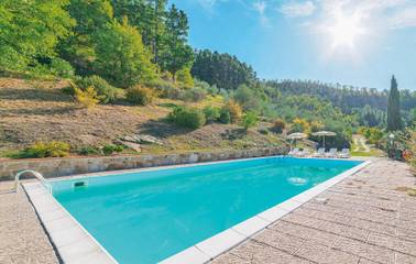 Gîte pour 6 personnes, avec piscine et terrasse, adapté aux familles à Dicomano