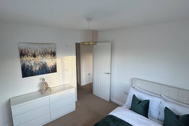 Modern & Spacious 3-Bedroom Home in Dartford – Ideal for Families & Contractors in Dartford, Kent