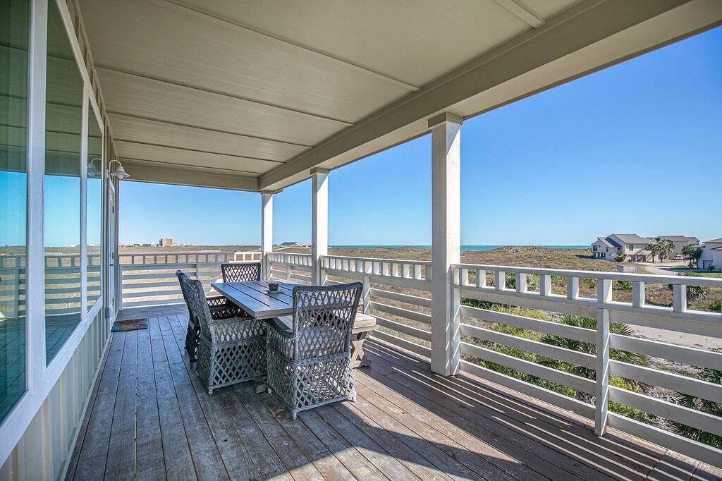 3-Story, All en suite, Elevator, 2 Kings, Gulf/Beach Views, Hot Tub & Slingshot! in Corpus Christi, Mustang Island