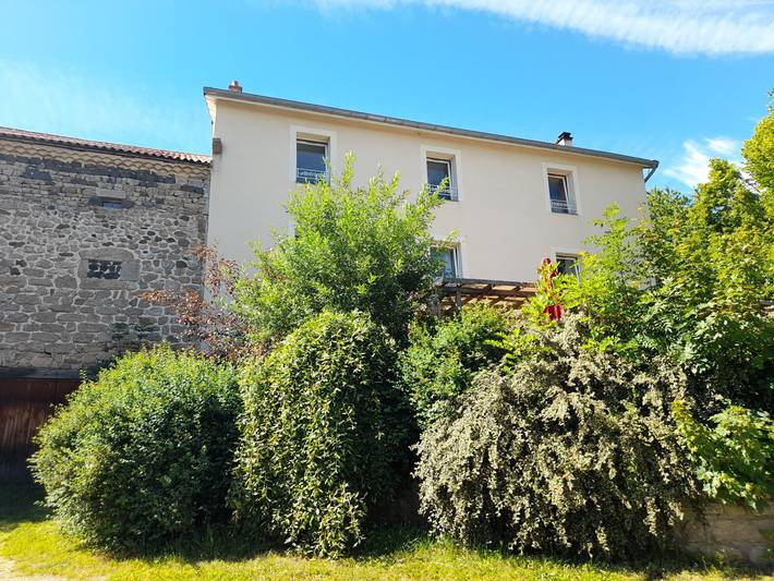 Gîte pour 27 personnes, avec piscine ainsi que jardin et terrasse