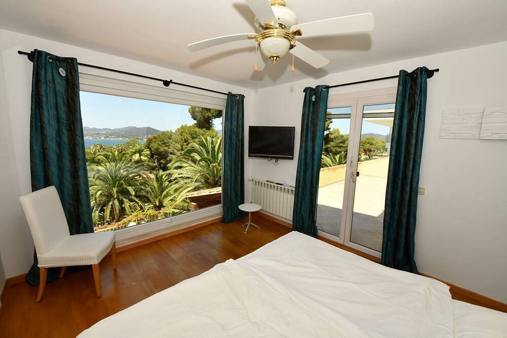 Villa mit Meerblick und Privatpool direkt am Naturschutzgebiet und Golfplatz in Costa dels Pins, Son Servera