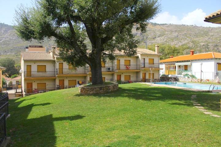 Casa rural para 8 personas, con jardín y terraza además de vistas y piscina, Se admiten mascotas en Arroyo Frío - 4