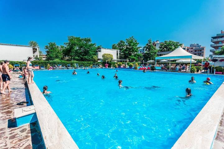 Appartamento per 3 persone, con Balcone e Giardino nonché Piscina a Punta Marina