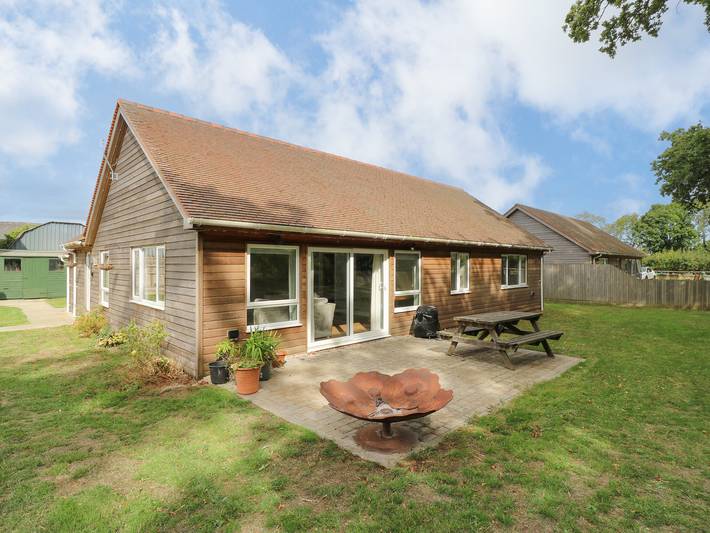 Cedar Lodge in Denton with Wootton, Kent