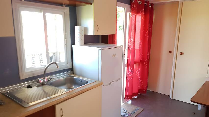 Mobil home pour 4 personnes, avec jardin et bassin pour enfant à Le Cailar - 3