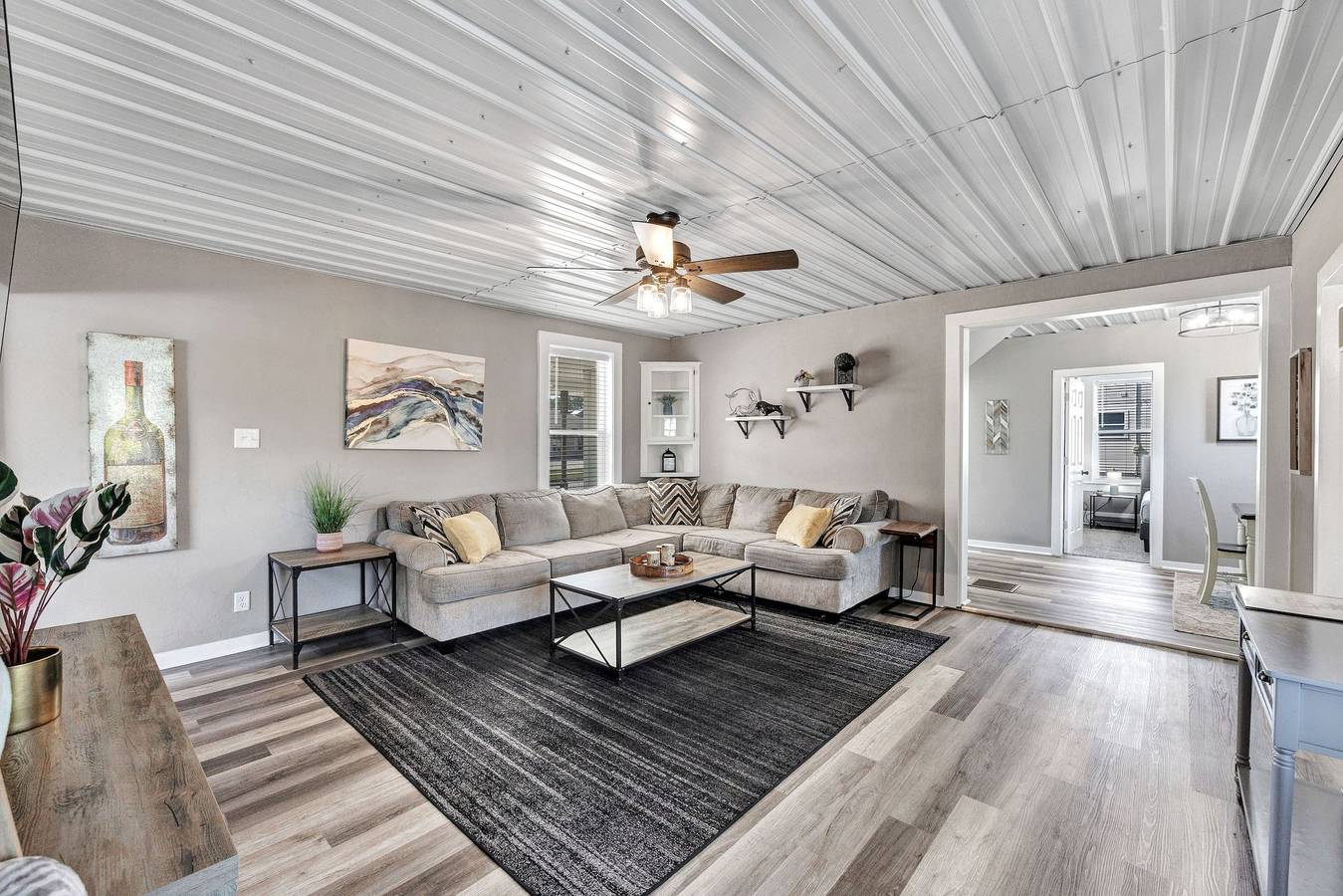 Lazy River Villa - Hottub! Fenced Yard! Sleeps 11! in Condado de Oconto