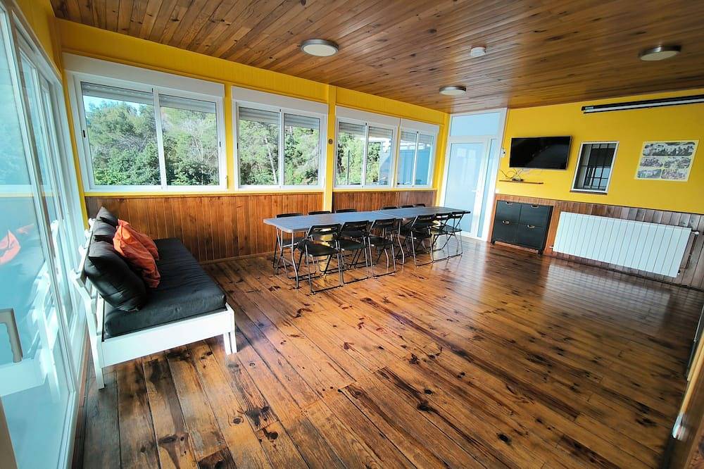 Espacio Kybalion. Casa en la Montaña Cerca de Barcelona. in Argentona, Costa del Maresme