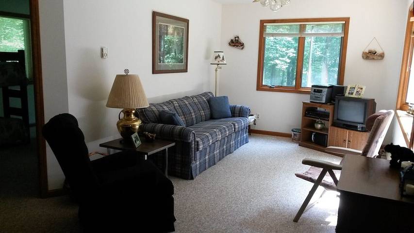 Vacation rental for 10 people, with yard and terrace in Deep Creek Lake