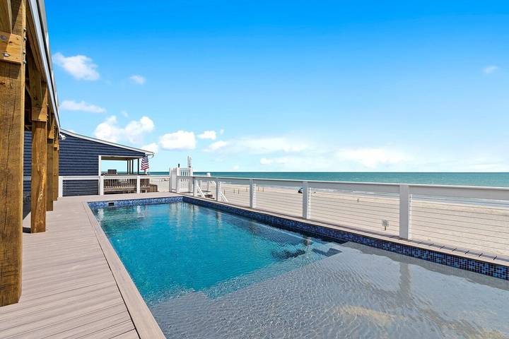 Vacation rental for 24 people, with hot tub and pool as well as terrace in Oak Island (NC)