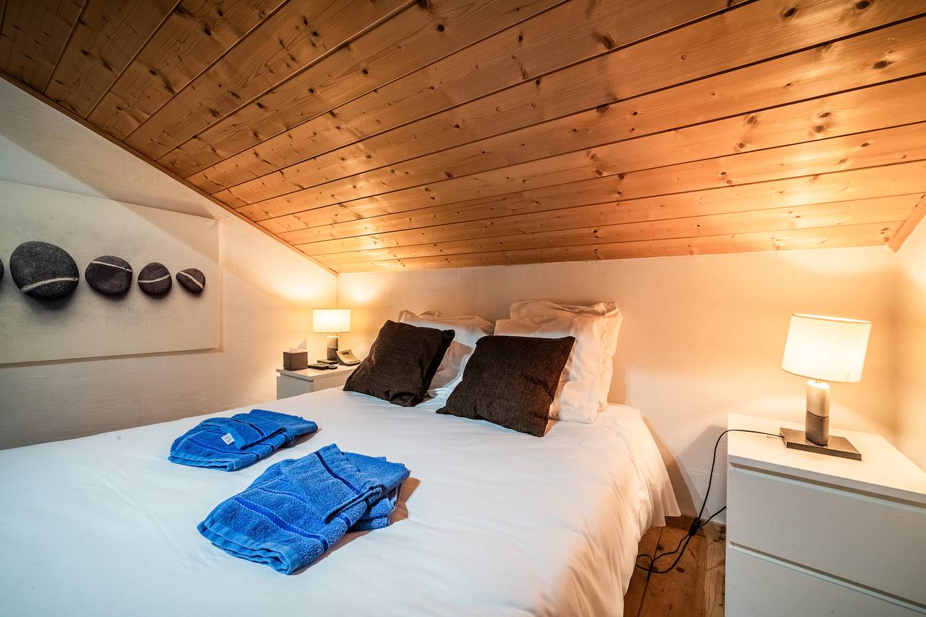 Habitación 'Elisthur Chambre N°4' con vistas a la montaña, terraza compartida y Wi-Fi in Saint-Jean-d'Aulps, Les Portes du Soleil