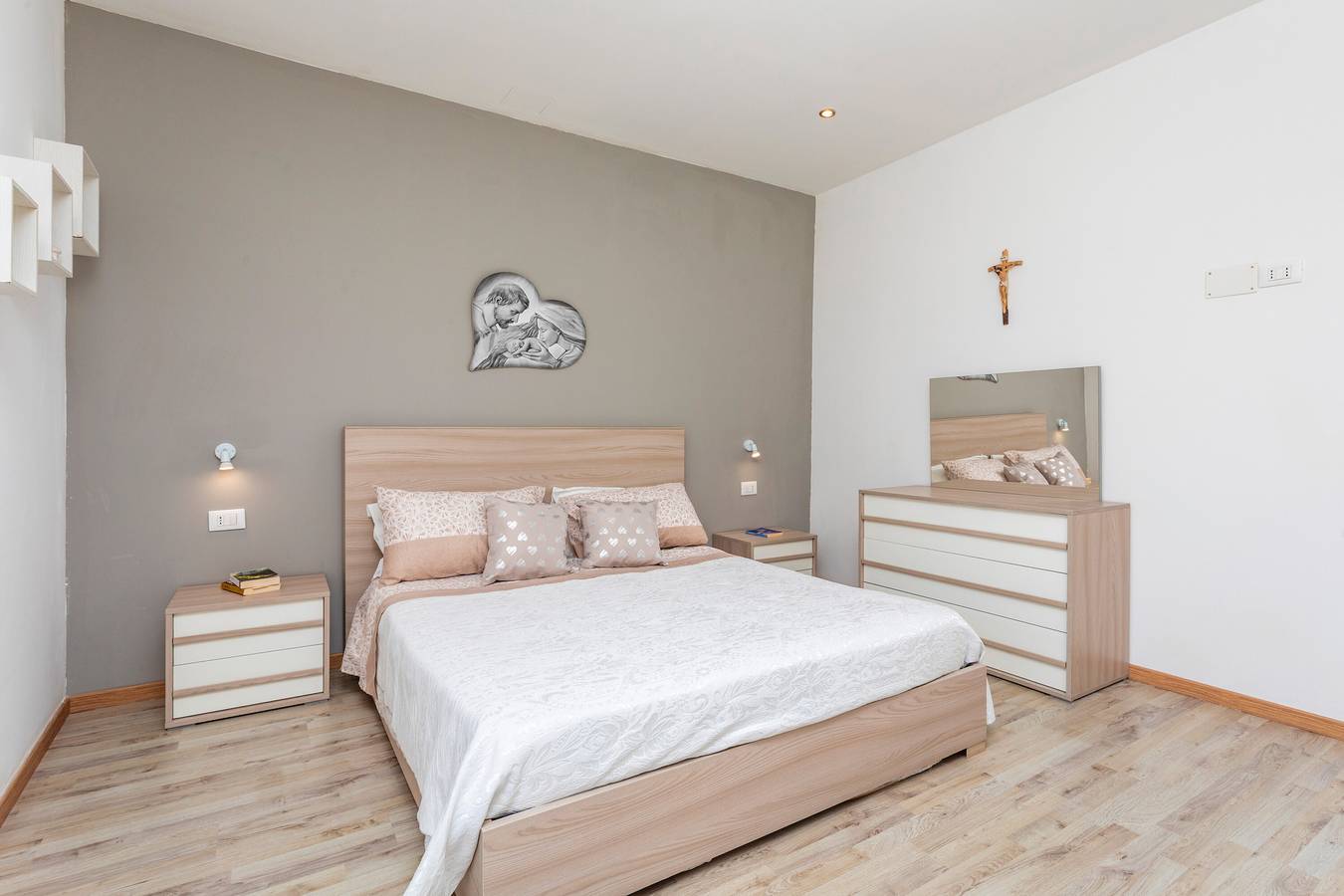 Ganze Wohnung, Apartment 'Giulia' mit Meerblick, privater Terrasse und privatem Garten in Ätna