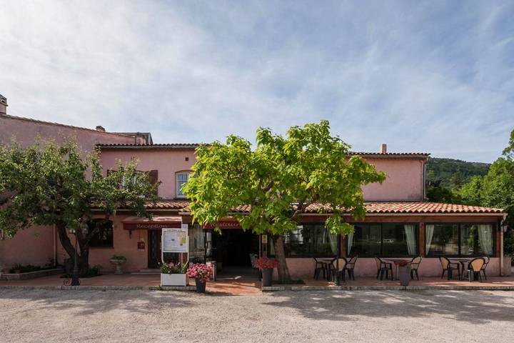 Hôtel pour 3 personnes, avec piscine et jardin, animaux acceptés à Plan-d'Aups-Sainte-Baume - 3