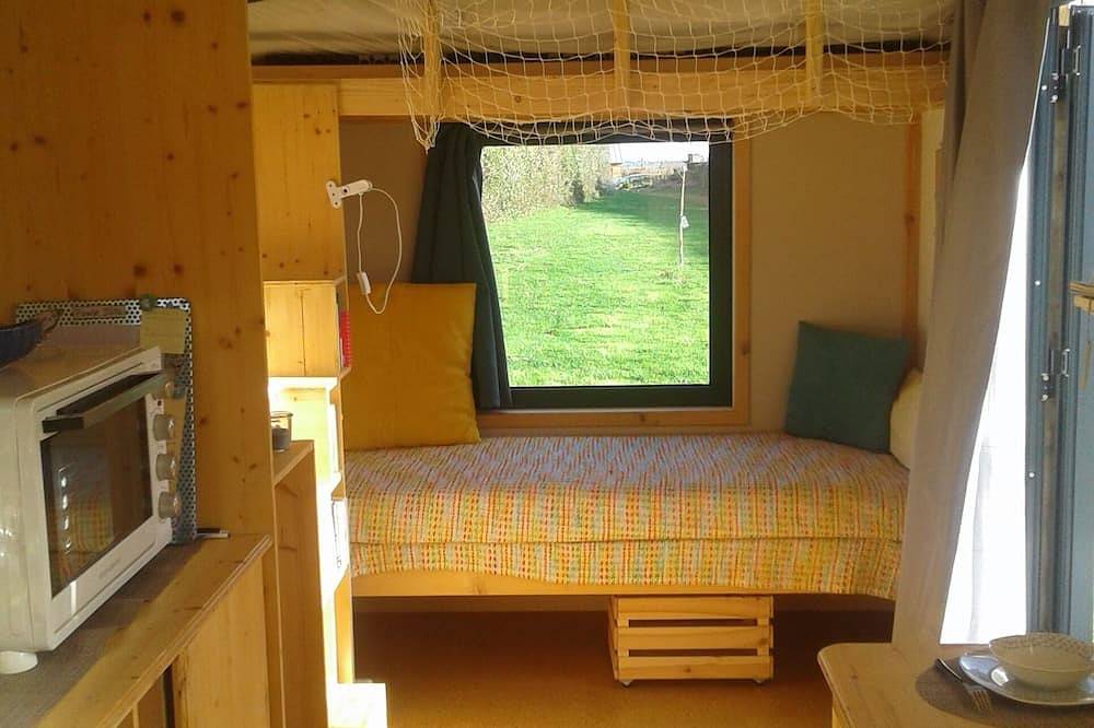 Kleines Haus auf der wilden Halbinsel in Lanmodez, Rosa Granitküste