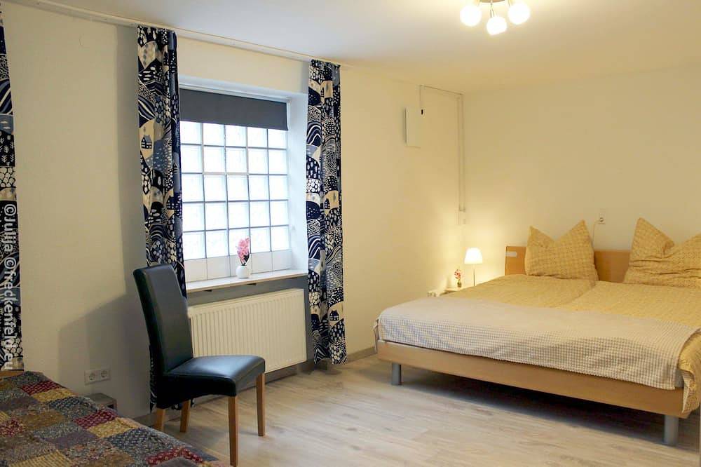 Ganze Wohnung, Dampfnudel-Wohnung - 2 Doppelbetten, 1 Einzelbett, Küche, Bad, Wc in Freckenfeld, Pfalz