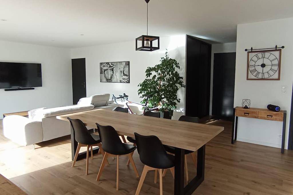 Three-Bedroom Villa in Vezins, Région de Cholet