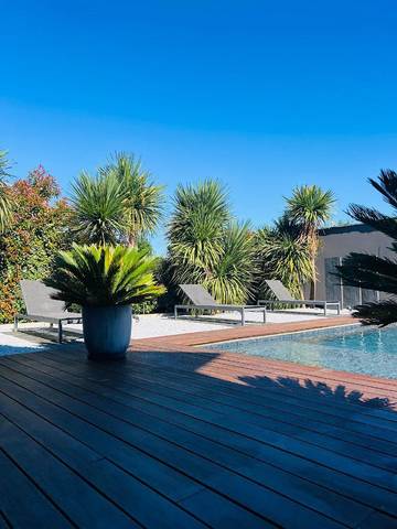 Cottage pour 4 personnes, avec terrasse et piscine ainsi que vue et jardin à Arsac